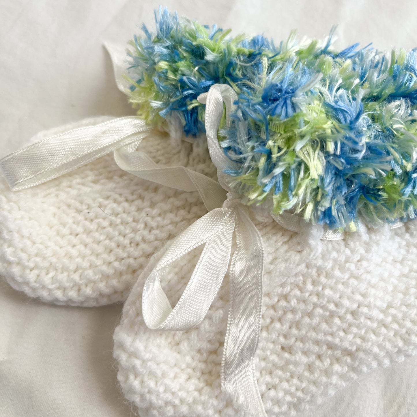 Hand knit booties, aprox 6-12m