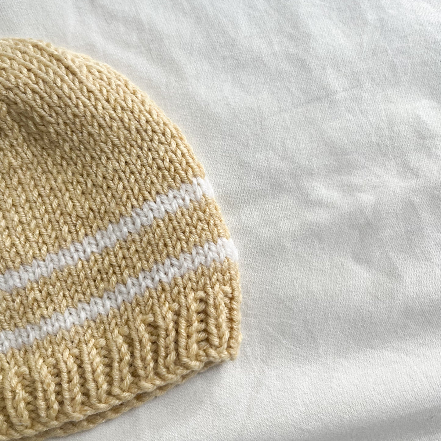 Hand knit beanie, aprox NB-1
