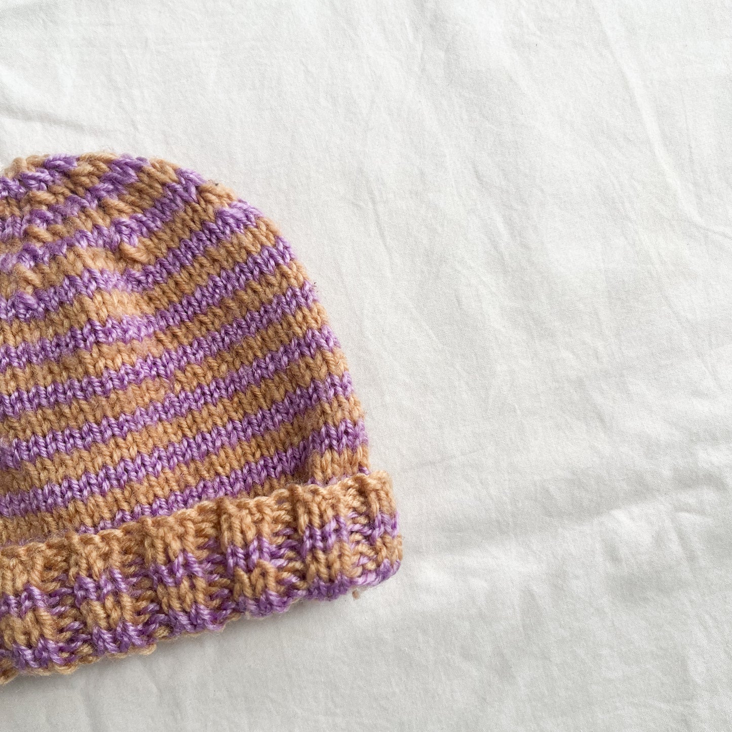 Hand knit beanie, aprox 0-1