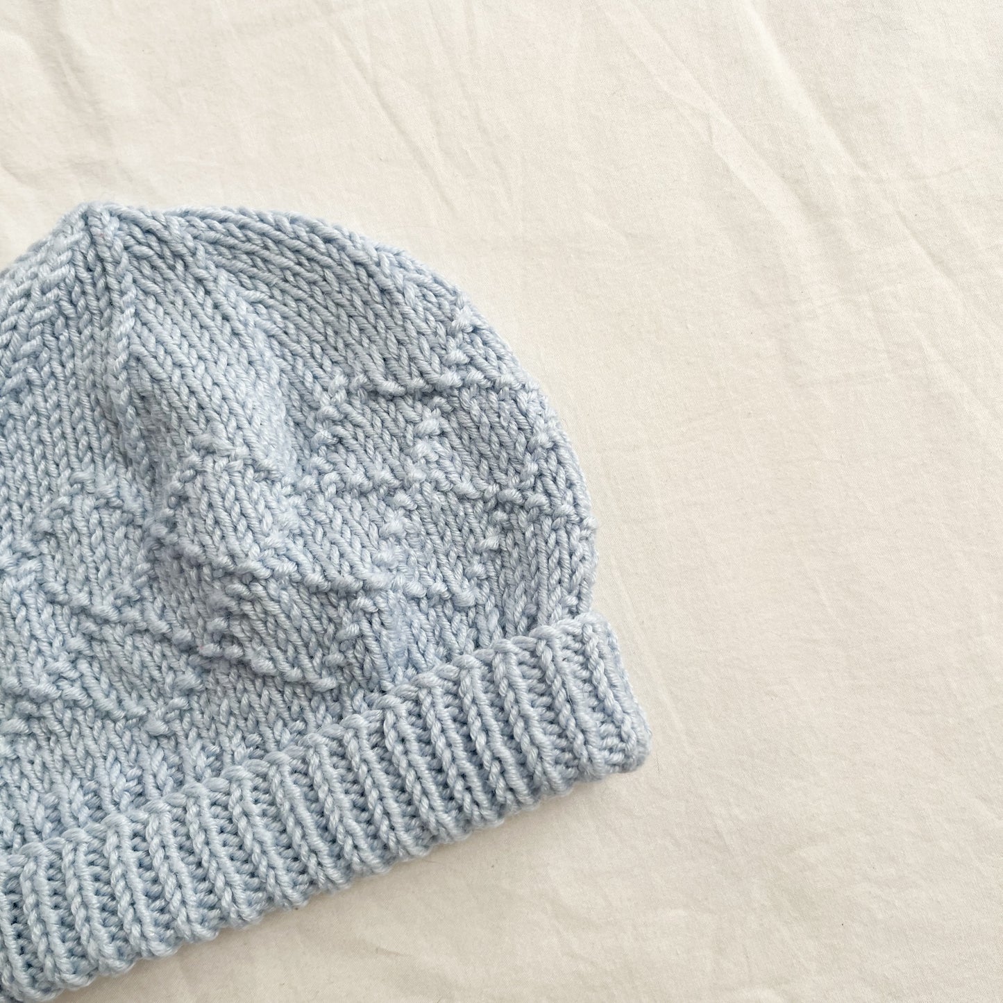 Hand knit beanie, aprox 0-1