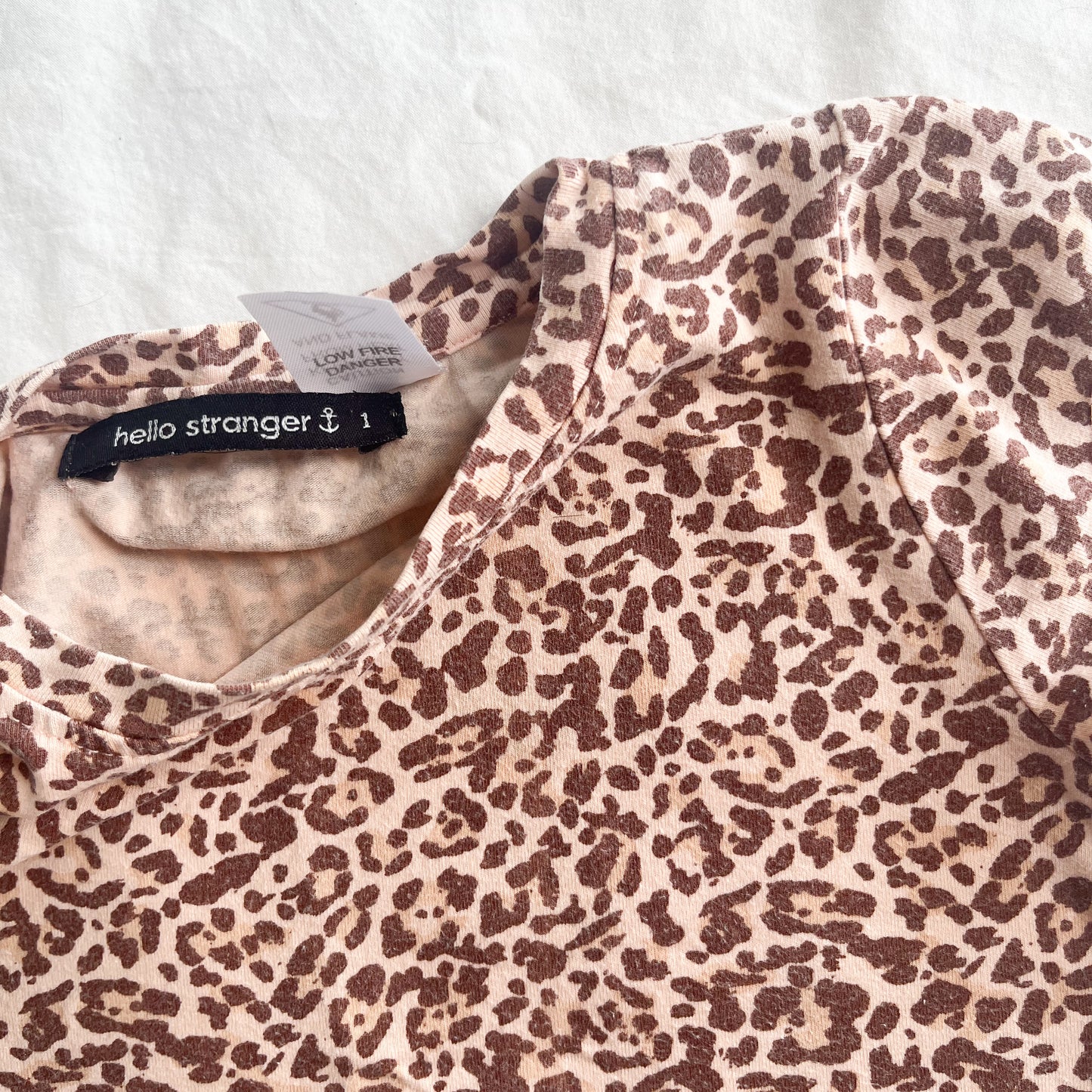 Hello stranger tee, size 1