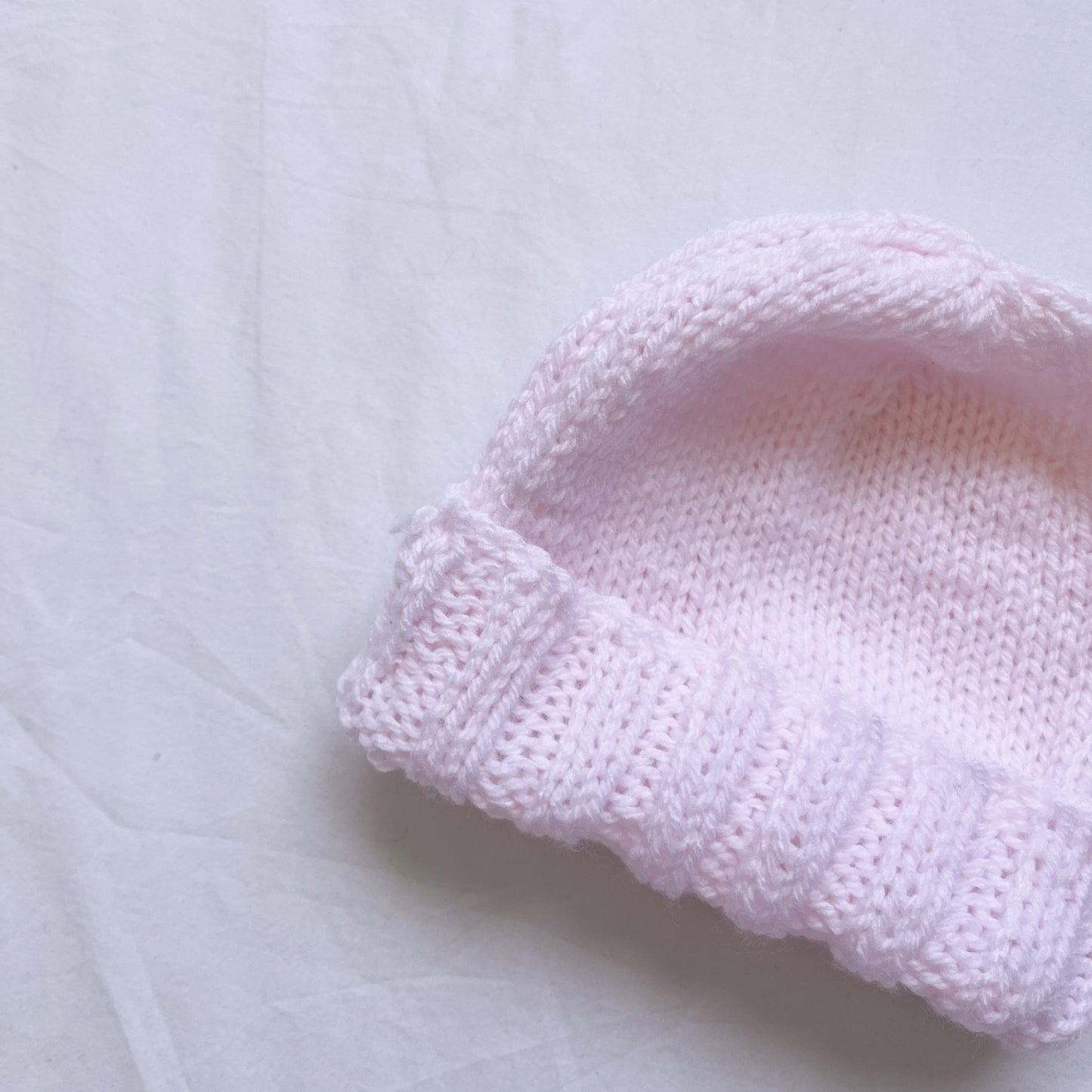 Hand knit pink beanie, aprox 6-12m