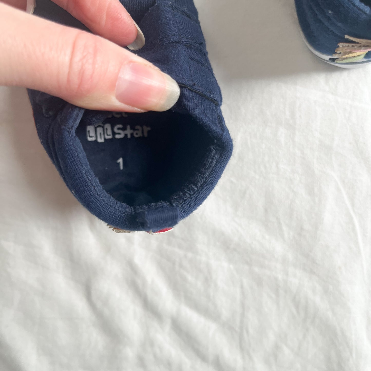 Navy sneakers, US 1 (aprox 0-6m)