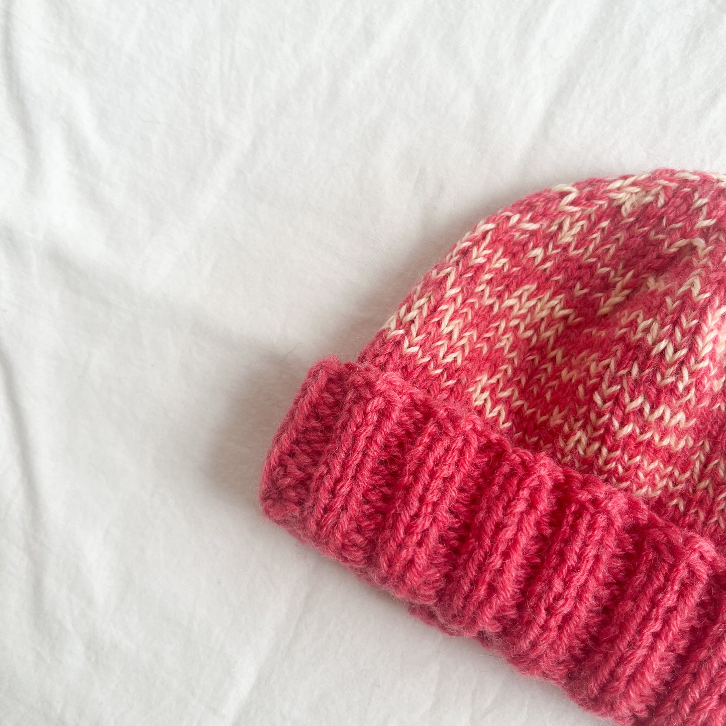 Hand knit beanie, aprox NB-3m