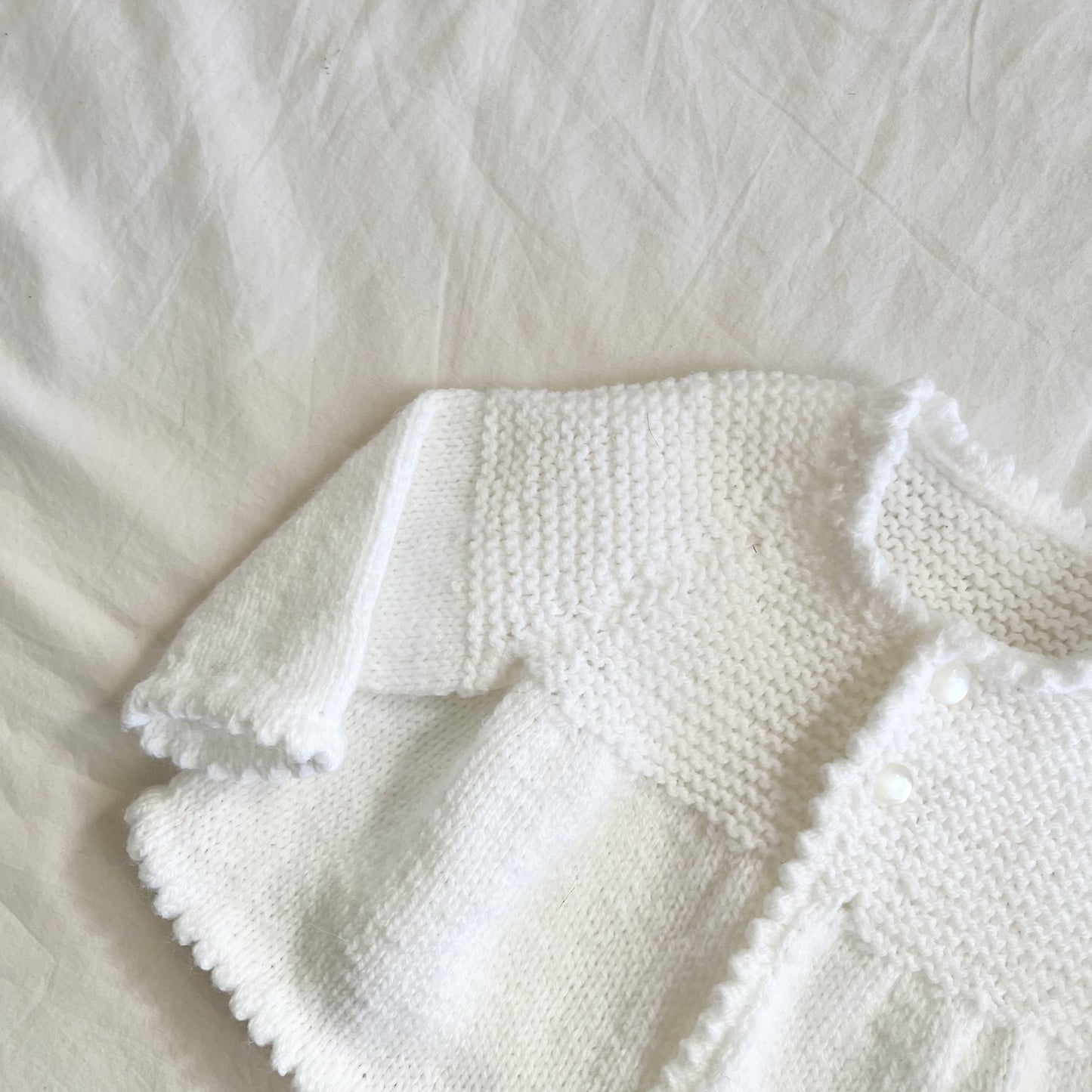Hand knit cardi, aprox 0-3m