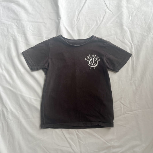 Cotton on tee, size 4 (more a 2-3)