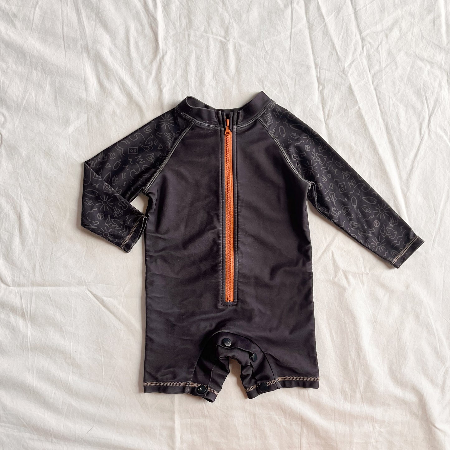 Cry wolf togs, 6m (daycare)