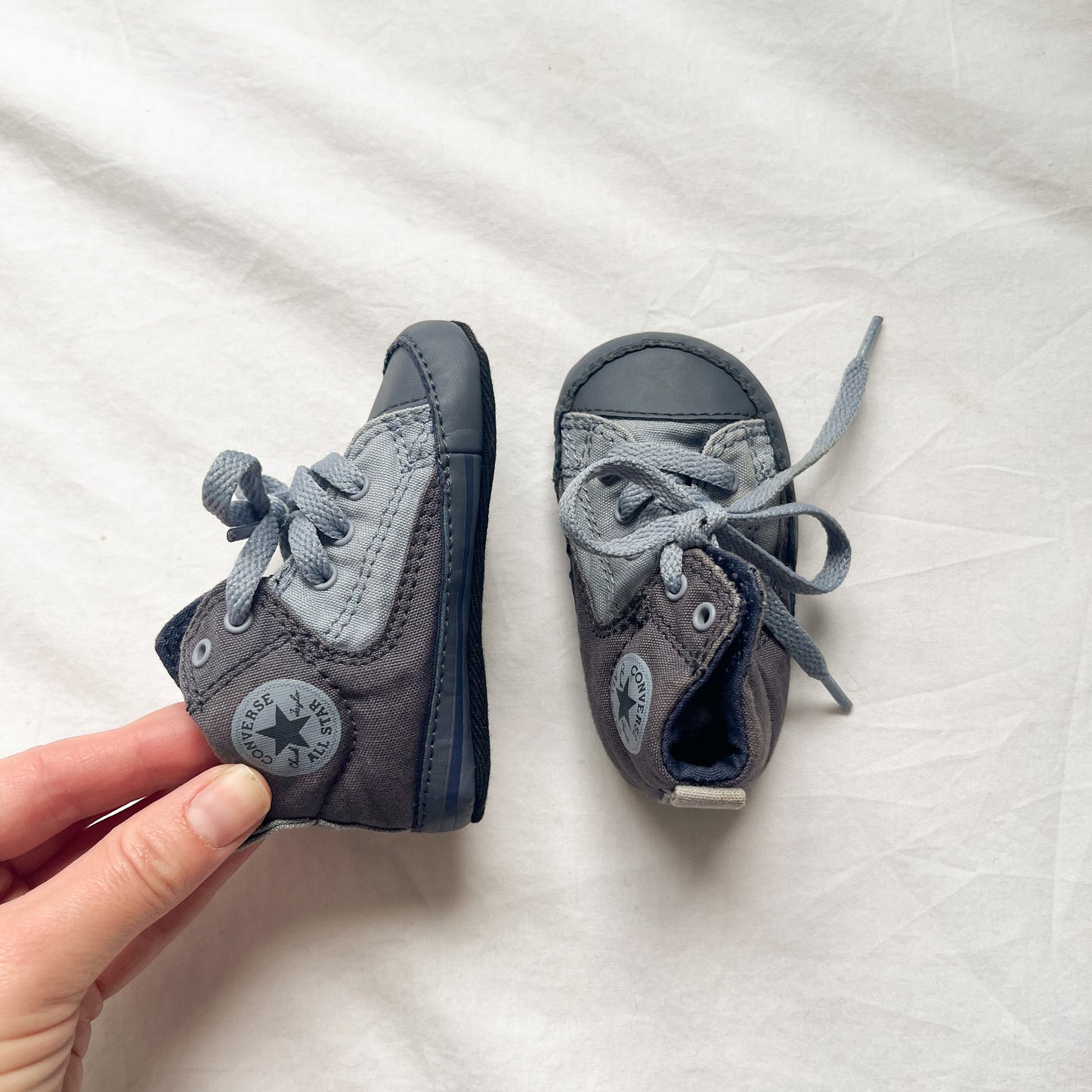 Baby converse, size 2 us