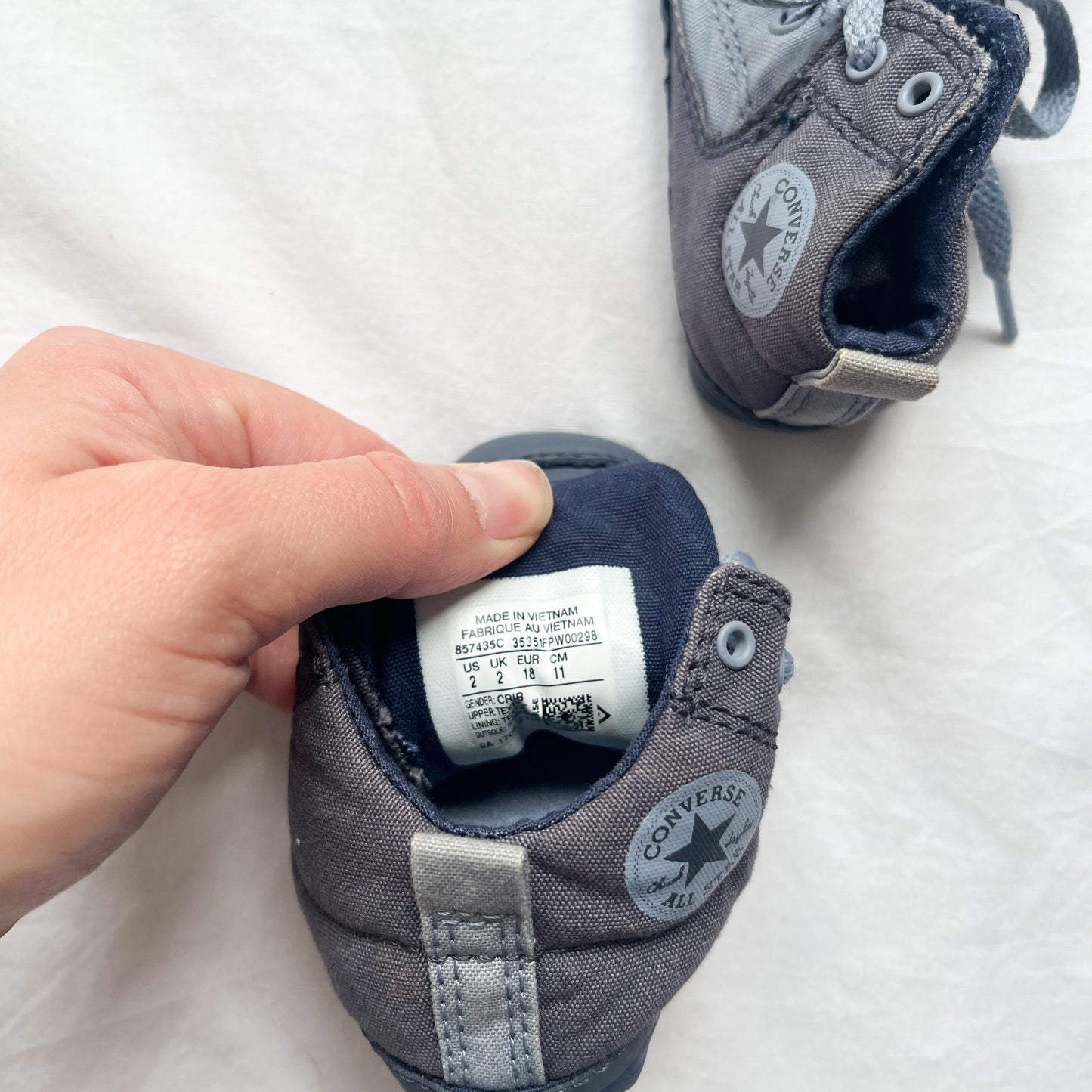 Baby converse, size 2 us