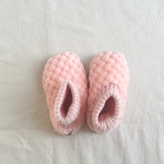 Snugg up slippers, size L (aprox size 1)
