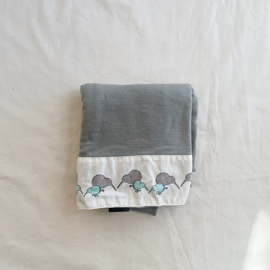 Pepi pod merino blanket