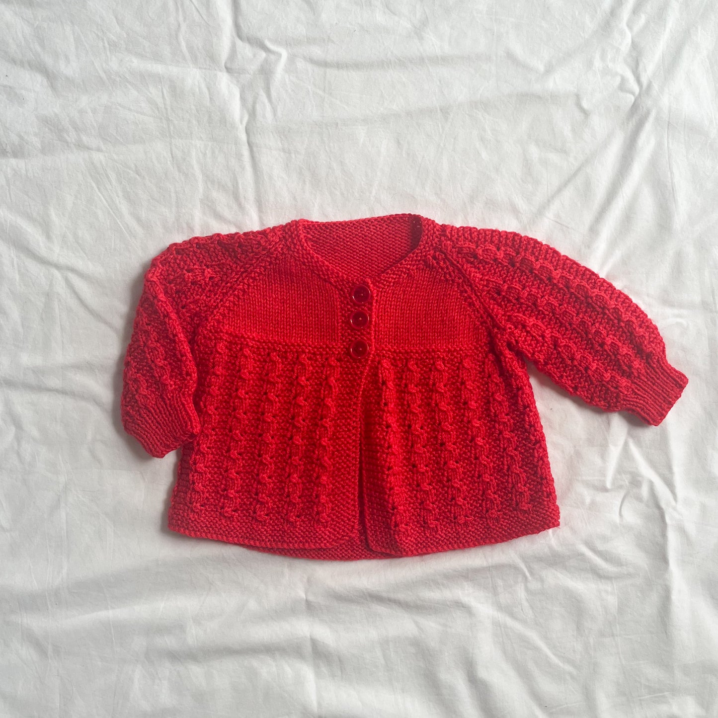Hand knit cardi, aprox 0-3m