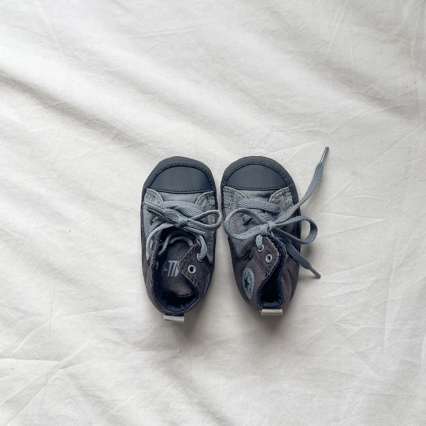 Baby converse, size 2 us
