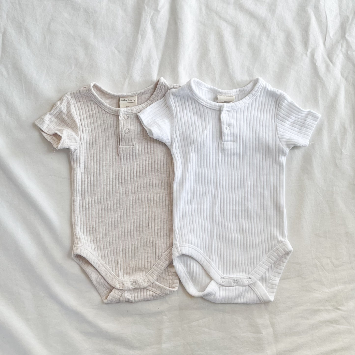 Baby berry organic bodysuits, 0-3m