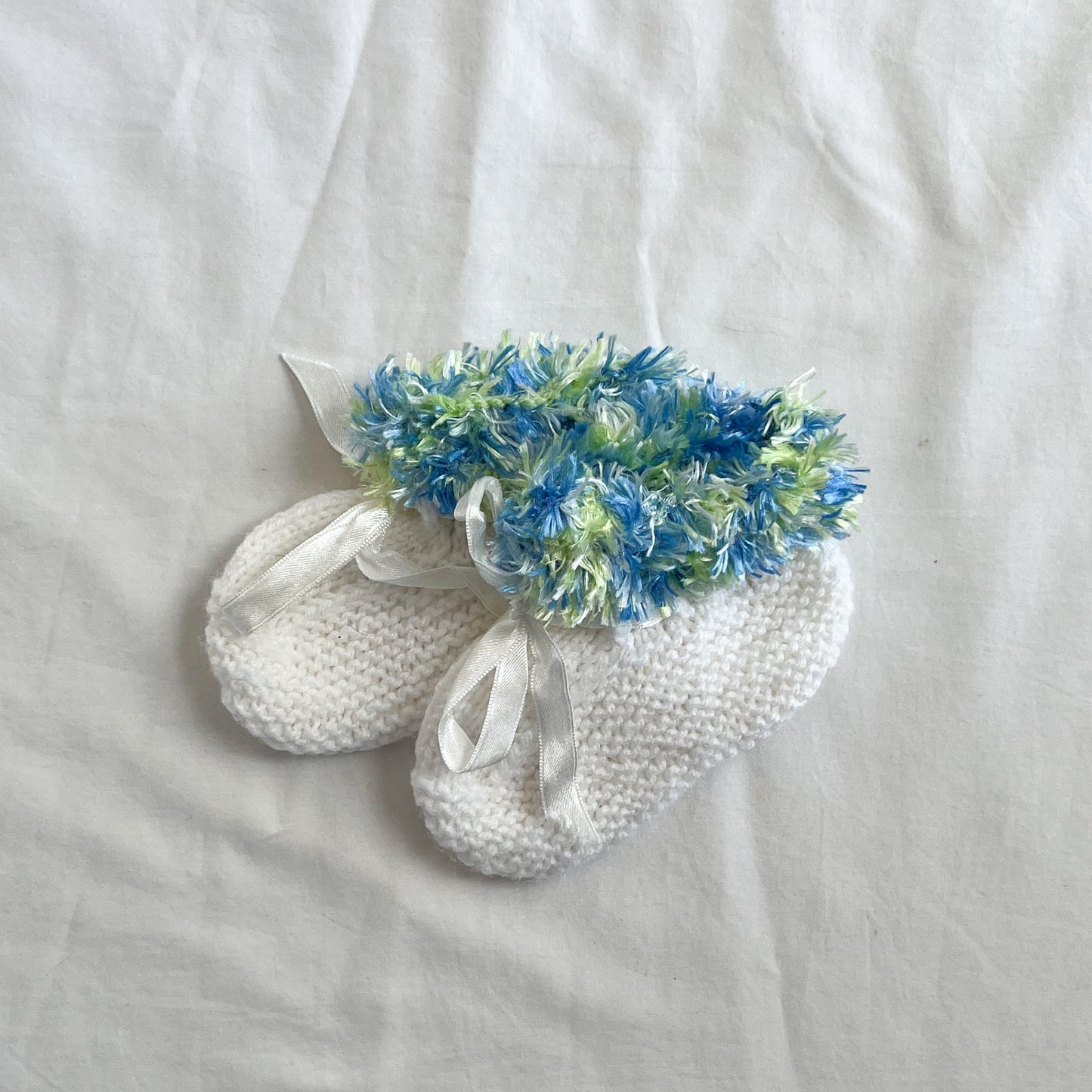 Hand knit booties, aprox 6-12m