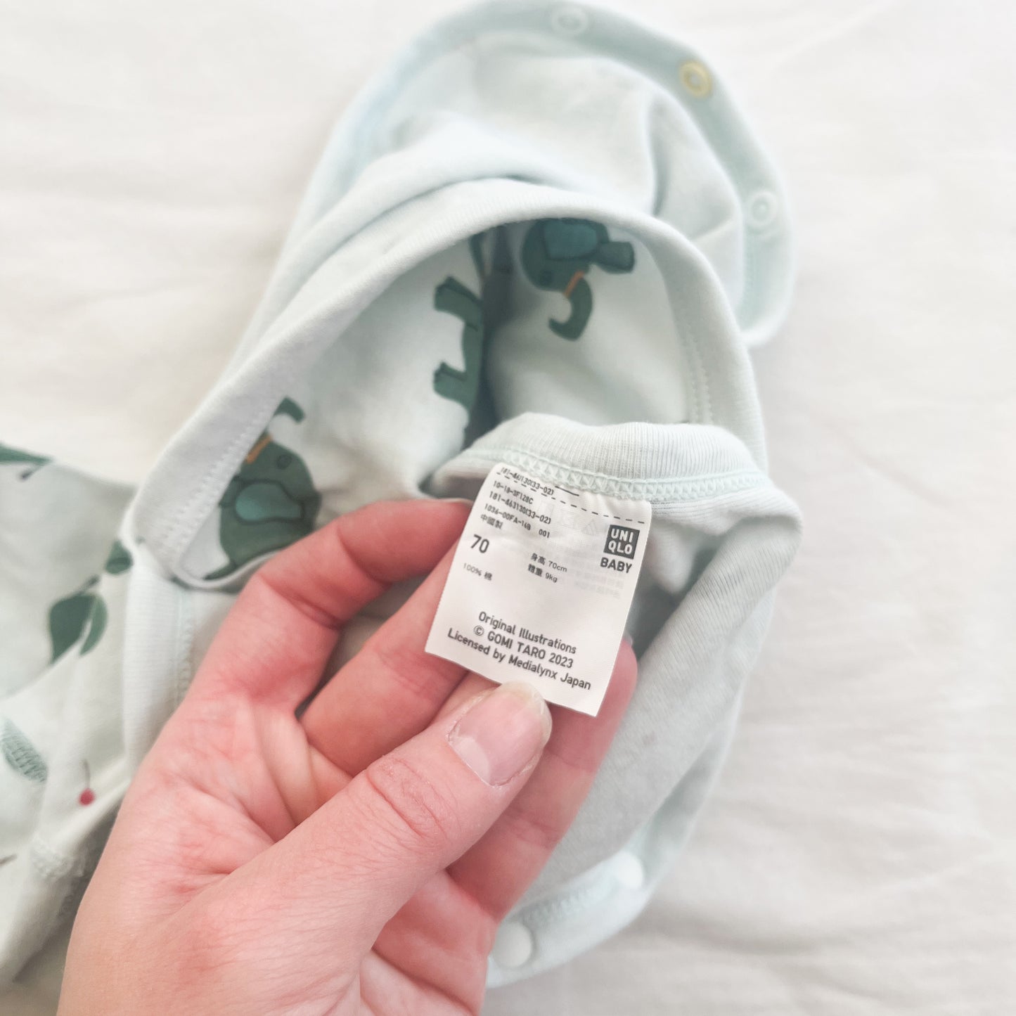 Uniqlo bodysuit, 6-9m