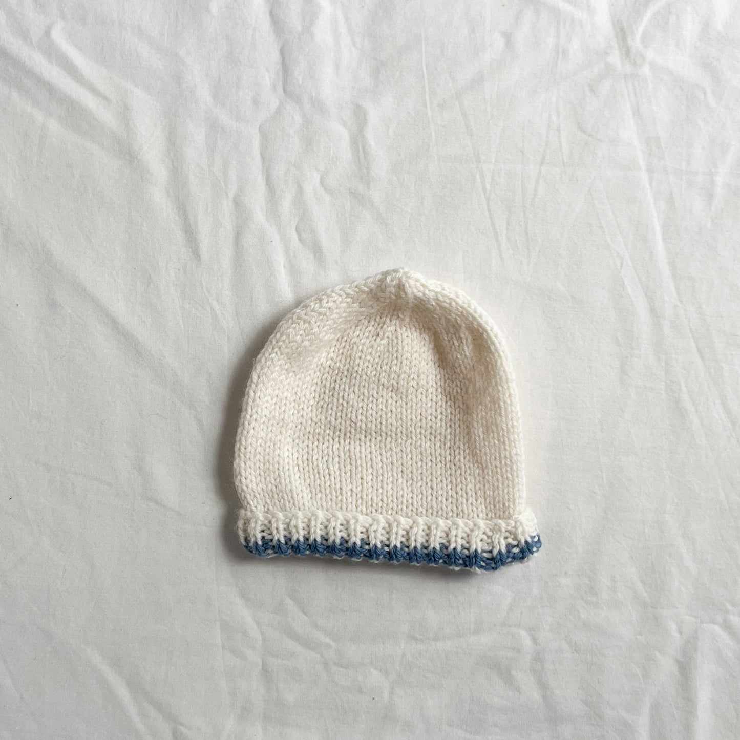Hand knit beanie, aprox 0-1