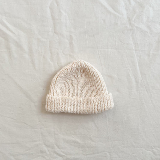 Hand knit beanie, aprox NB-3m