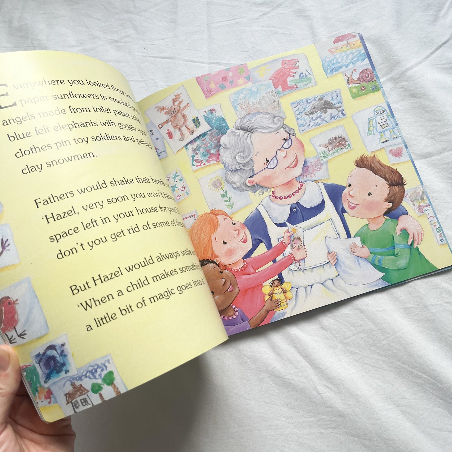 Magic book, med-large