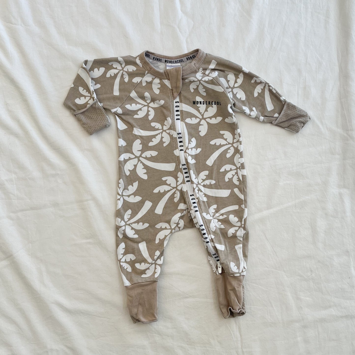 Bonds wondercool growsuit, NB