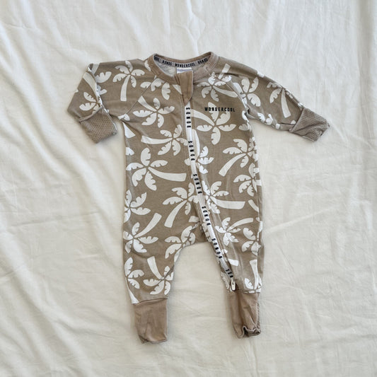Bonds wondercool growsuit, NB