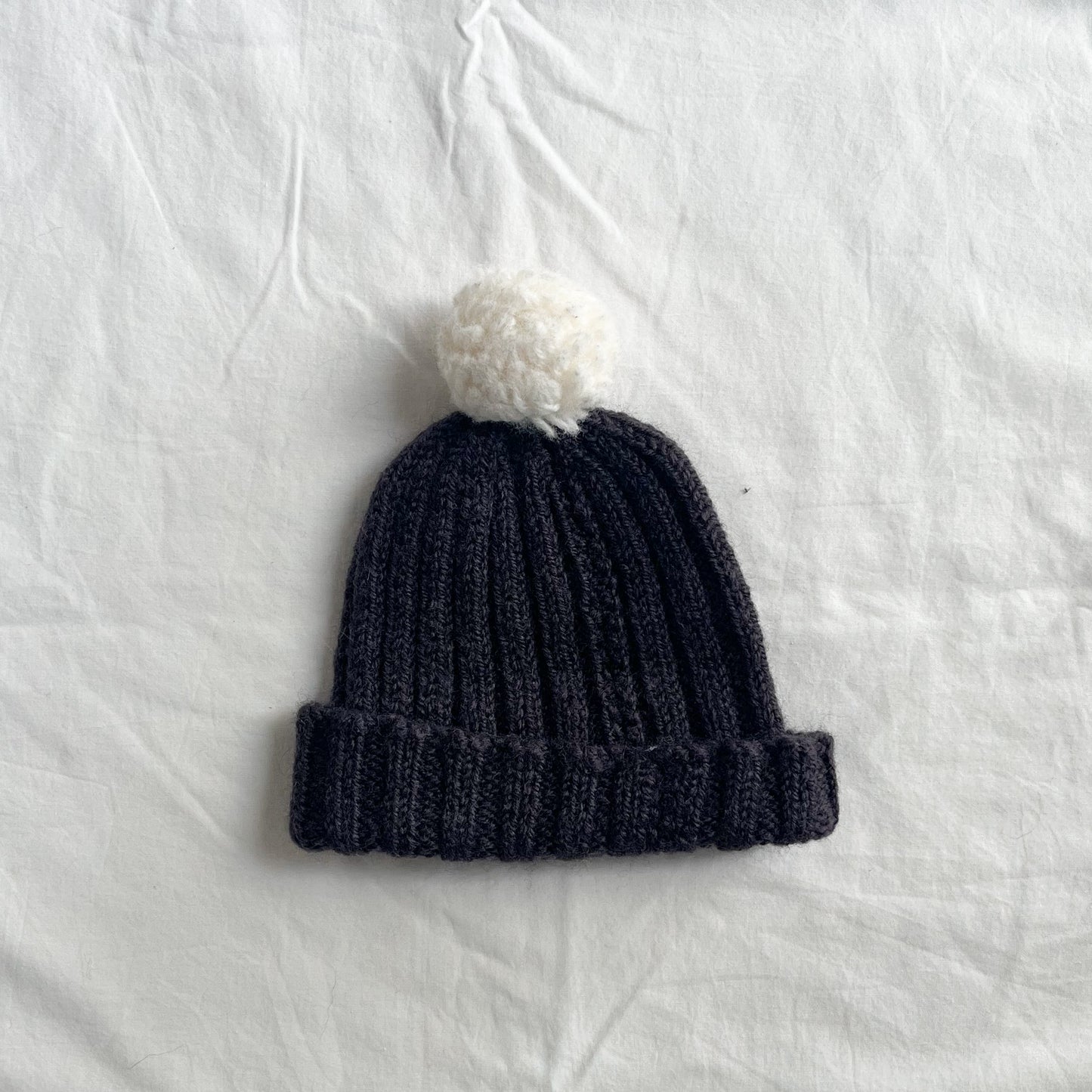 Hand knit beanie, aprox 0-1