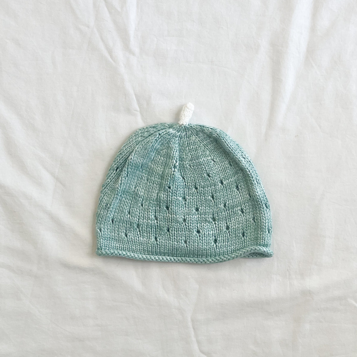 Hand knit hat, aprox 0-6m