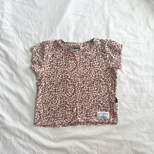 Hello stranger tee, size 1
