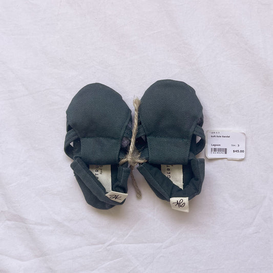 Gertrude & the king shoes, size 3