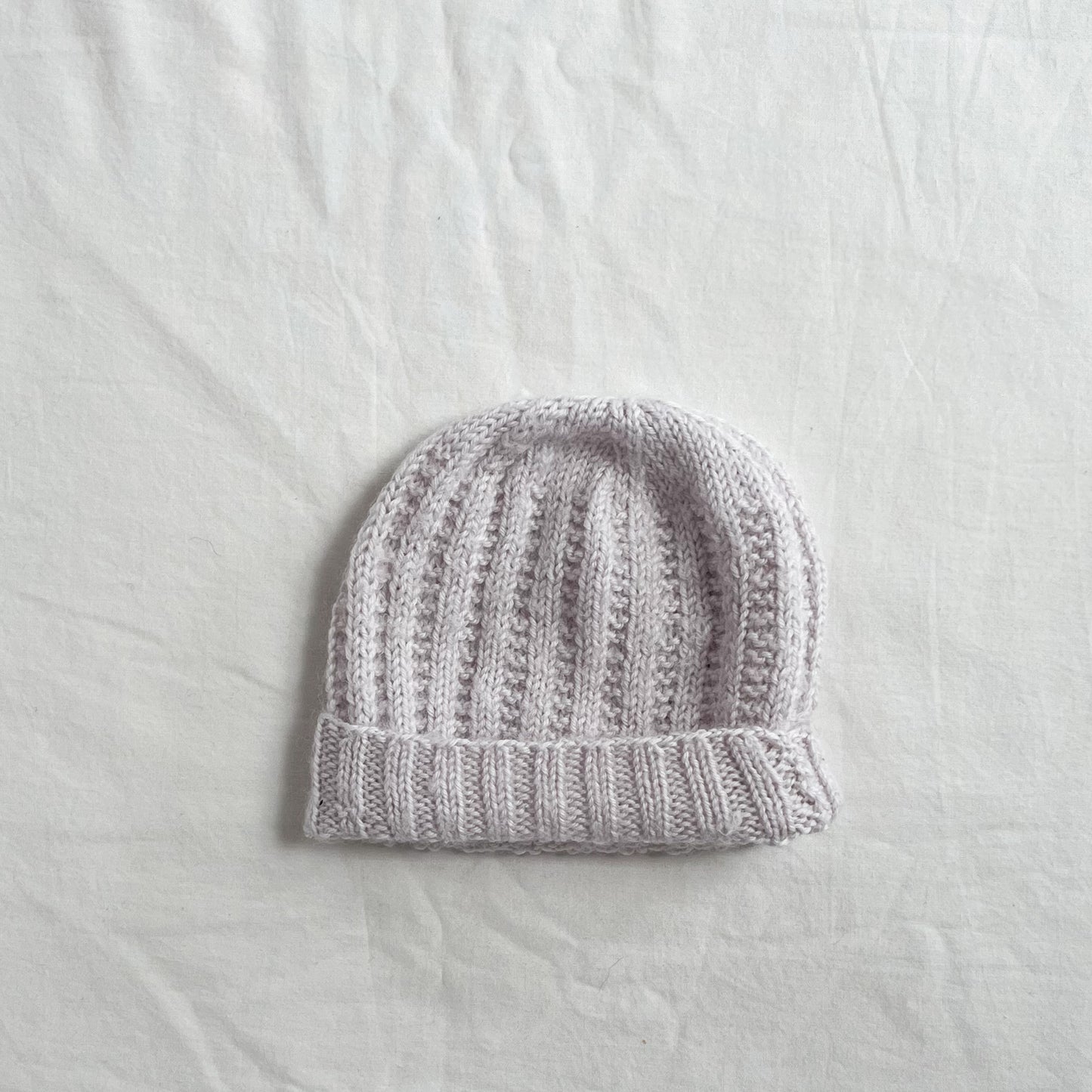 Hand knit beanie, aprox 0-1