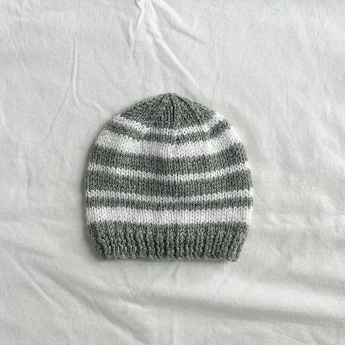 Hand knit beanie, aprox size NB-1