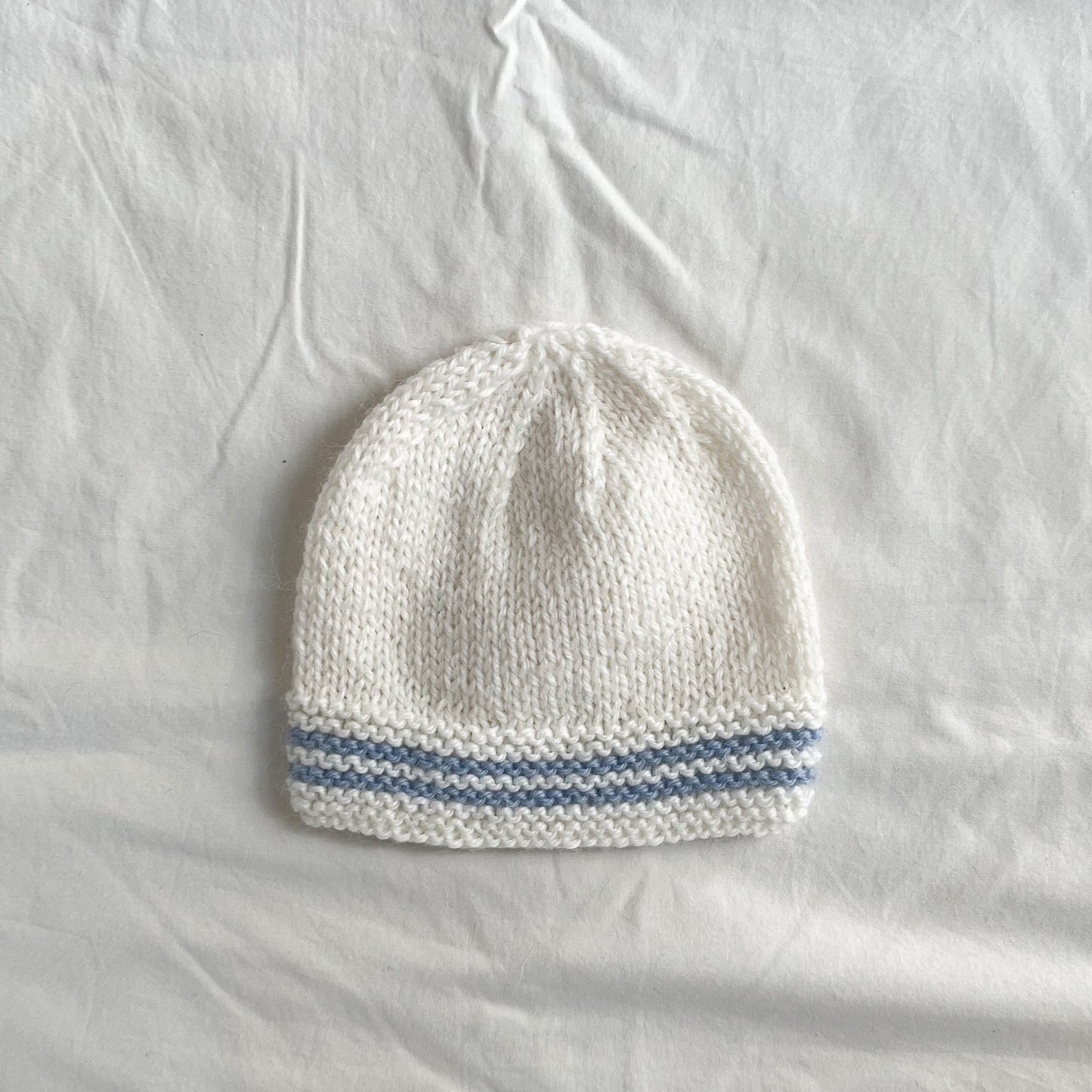 Hand knit beanie, aprox NB-1