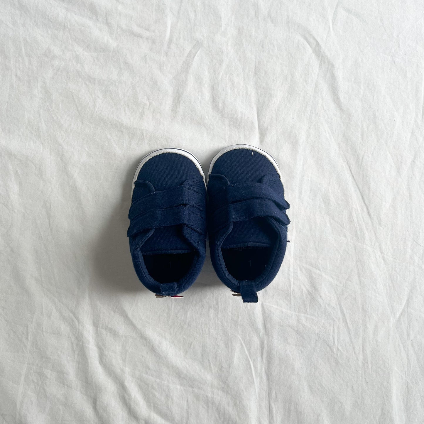 Navy sneakers, US 1 (aprox 0-6m)