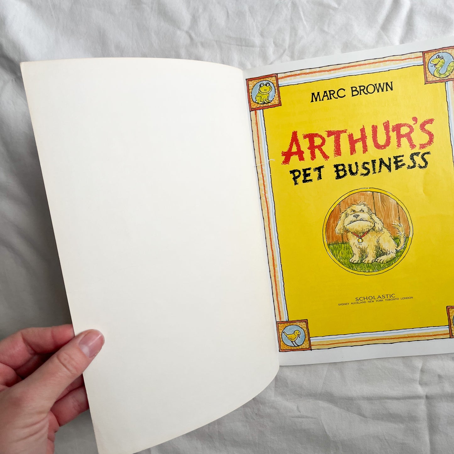 90s Arthur book, medium