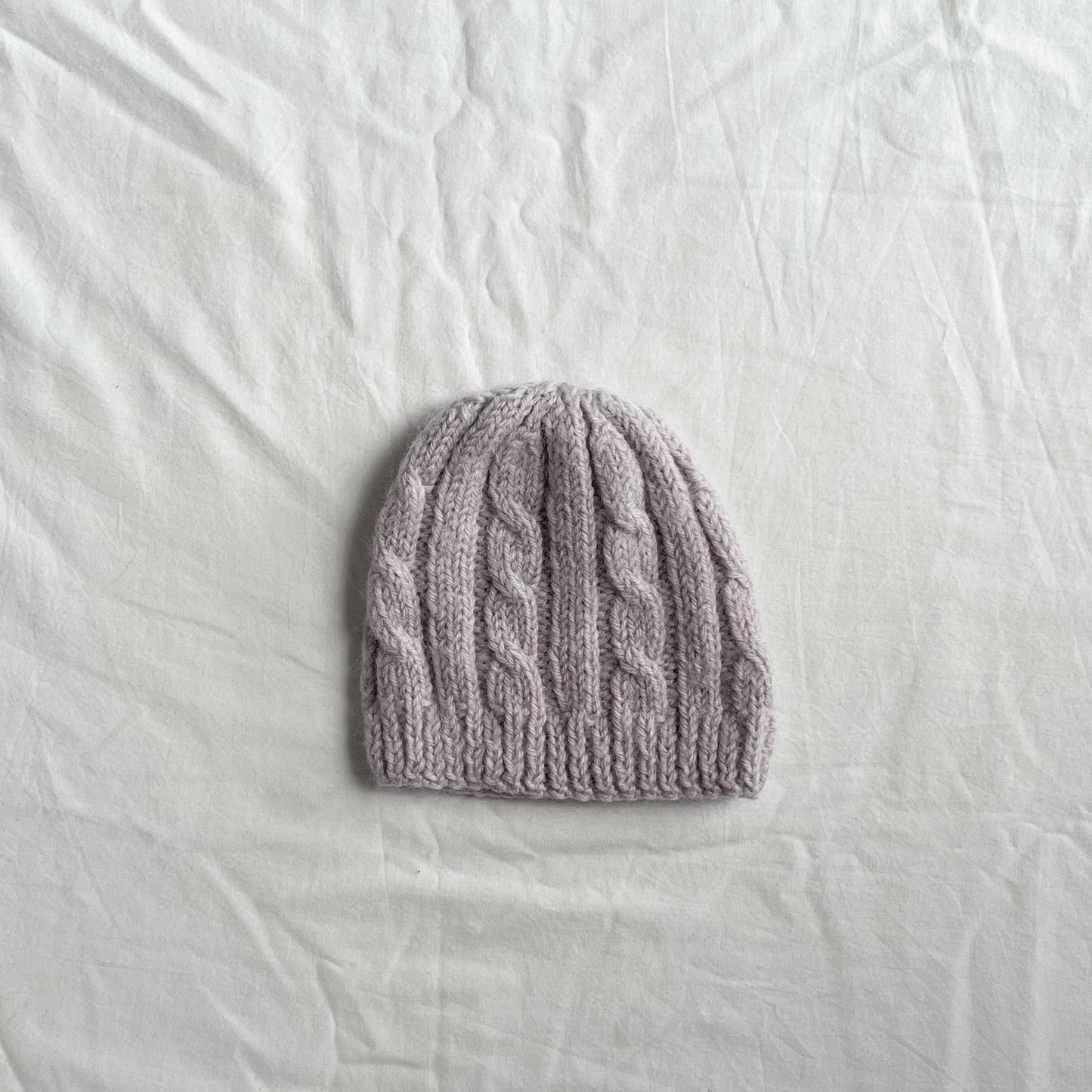 Hand knit beanie, aprox 0-1