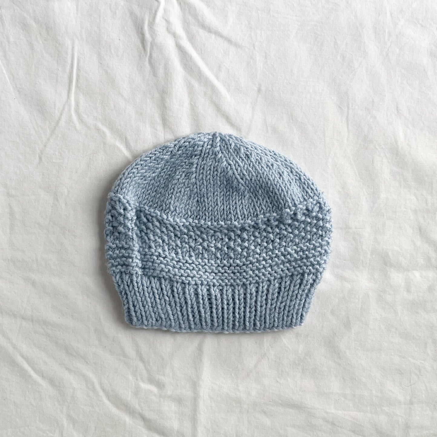 Hand knit beanie, aprox 0-1