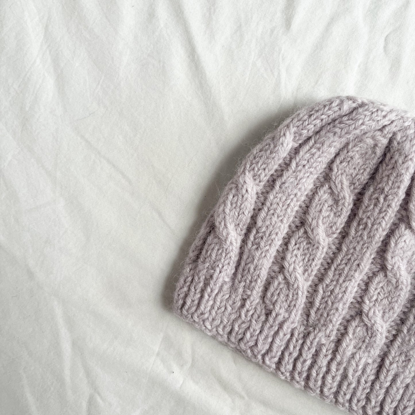 Hand knit beanie, aprox 0-1