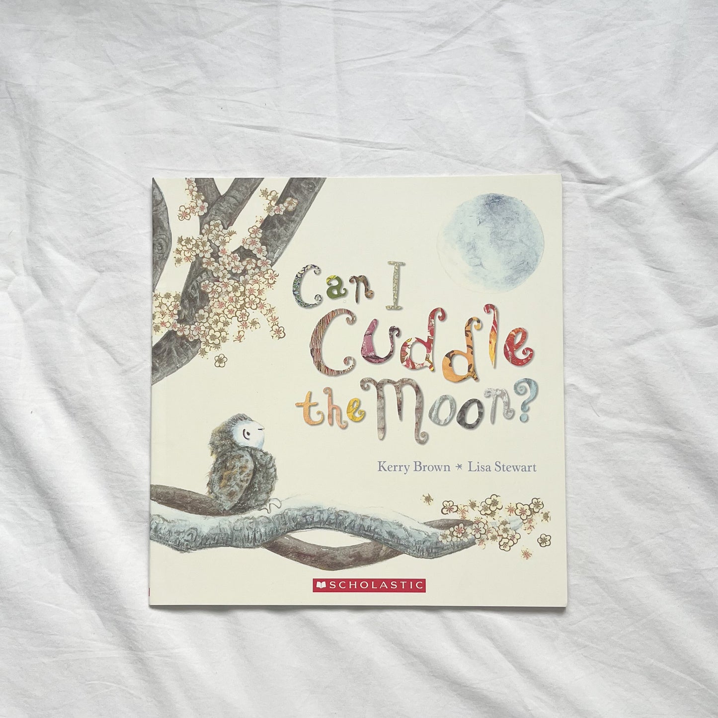 Cuddle the moon book, medium