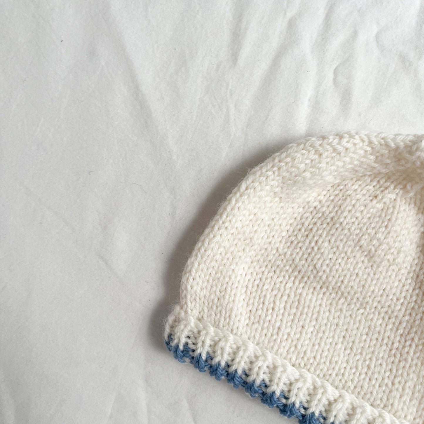 Hand knit beanie, aprox 0-1