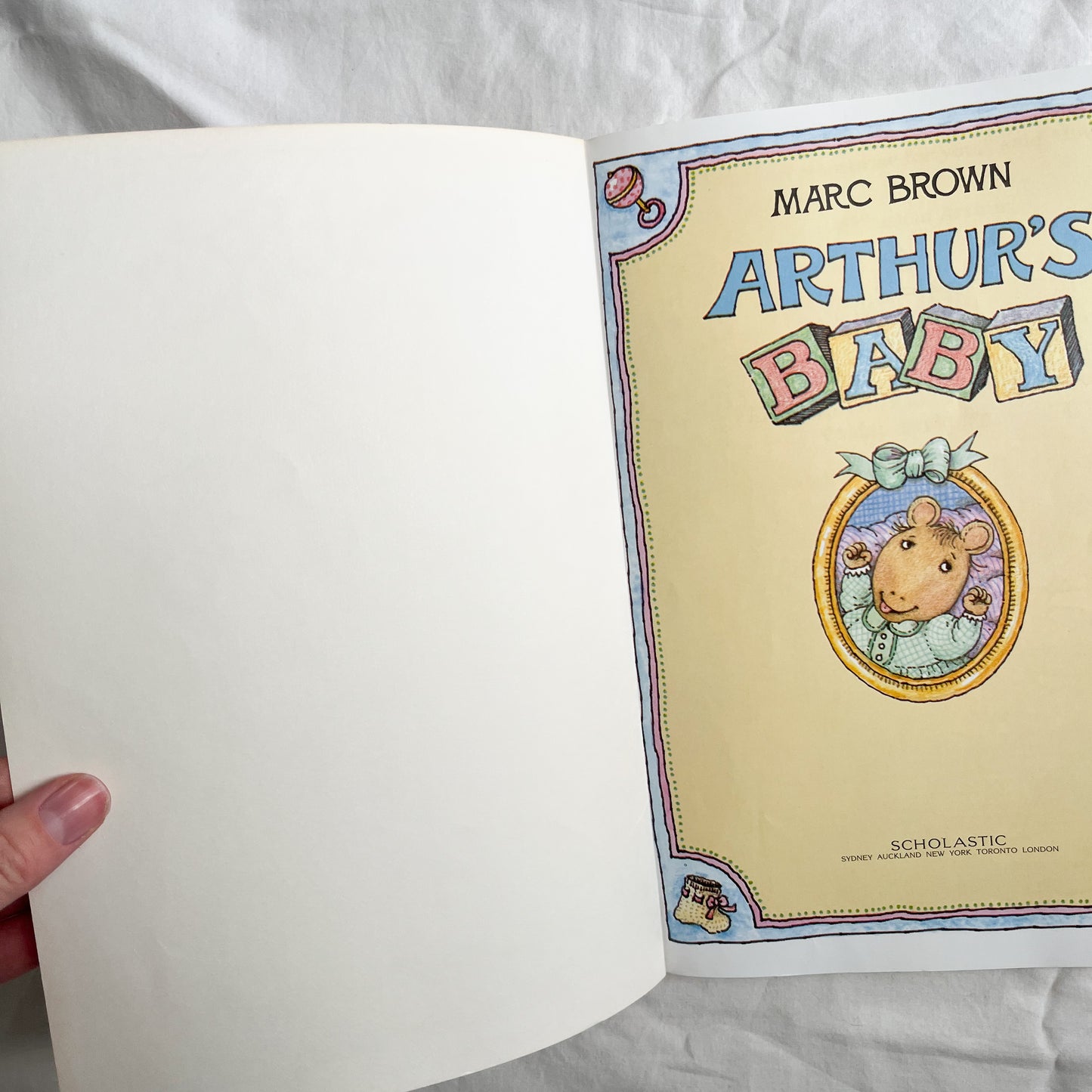90s Arthur book, medium