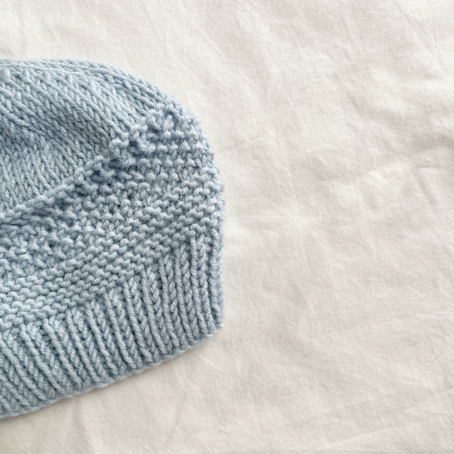Hand knit beanie, aprox 0-1