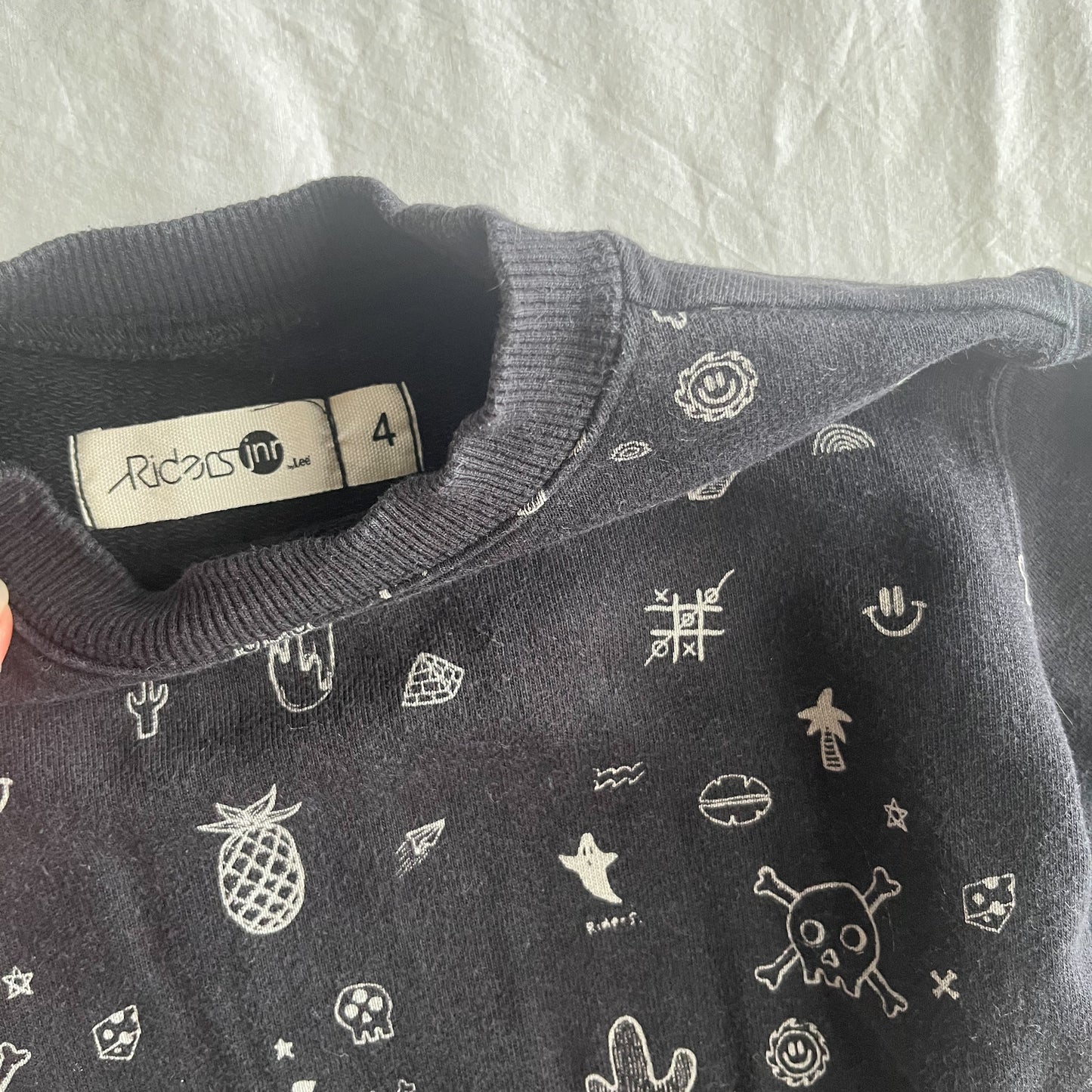 Riders sweater, size 4 (small fit)