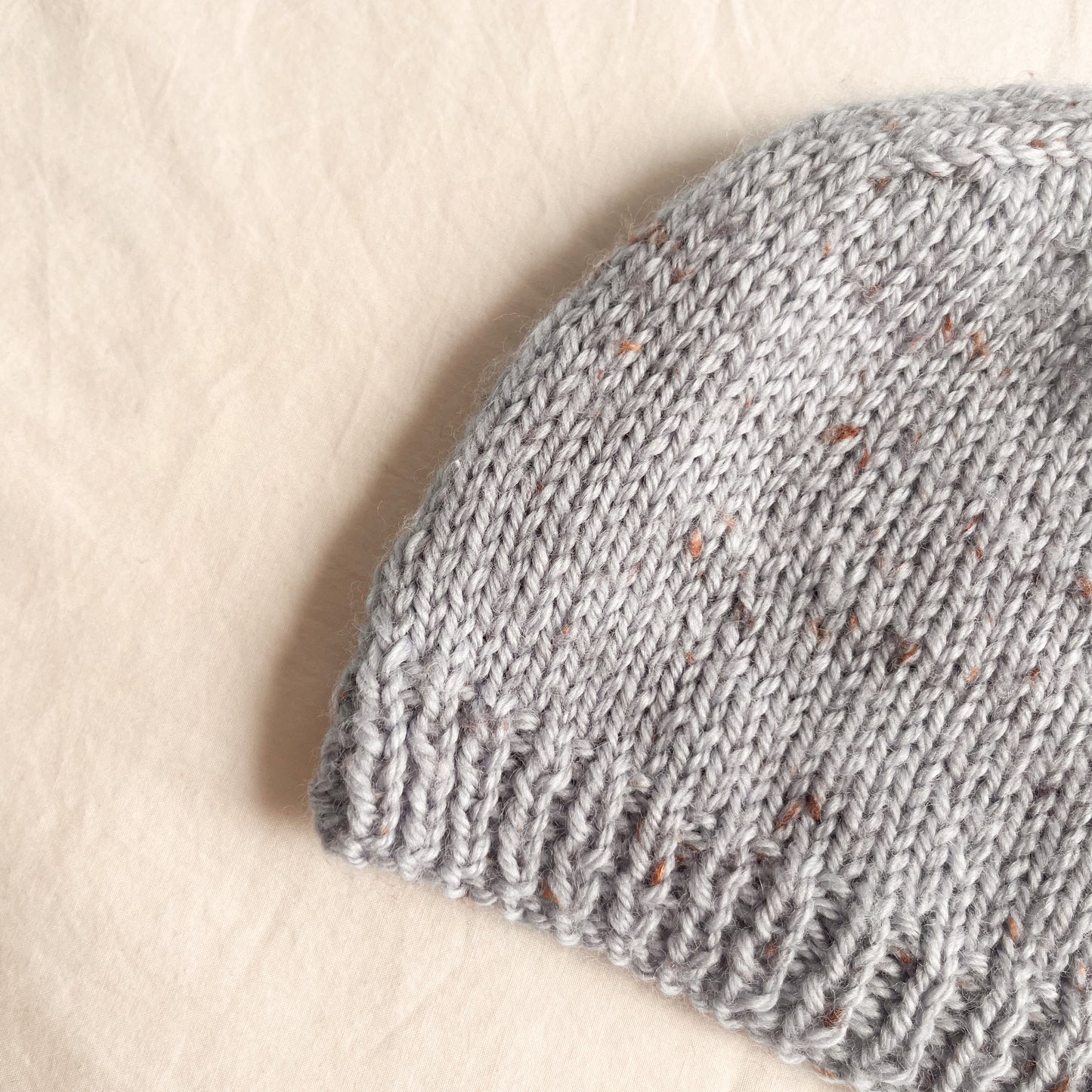Hand knit beanie, aprox 6m-1yr