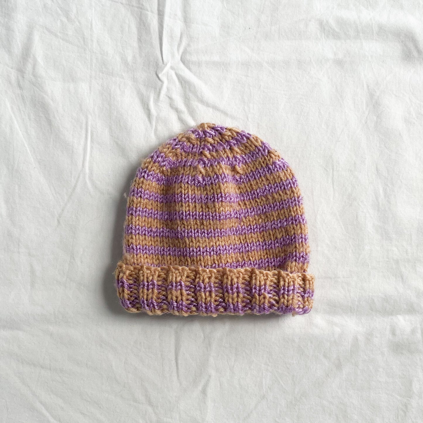 Hand knit beanie, aprox 0-1