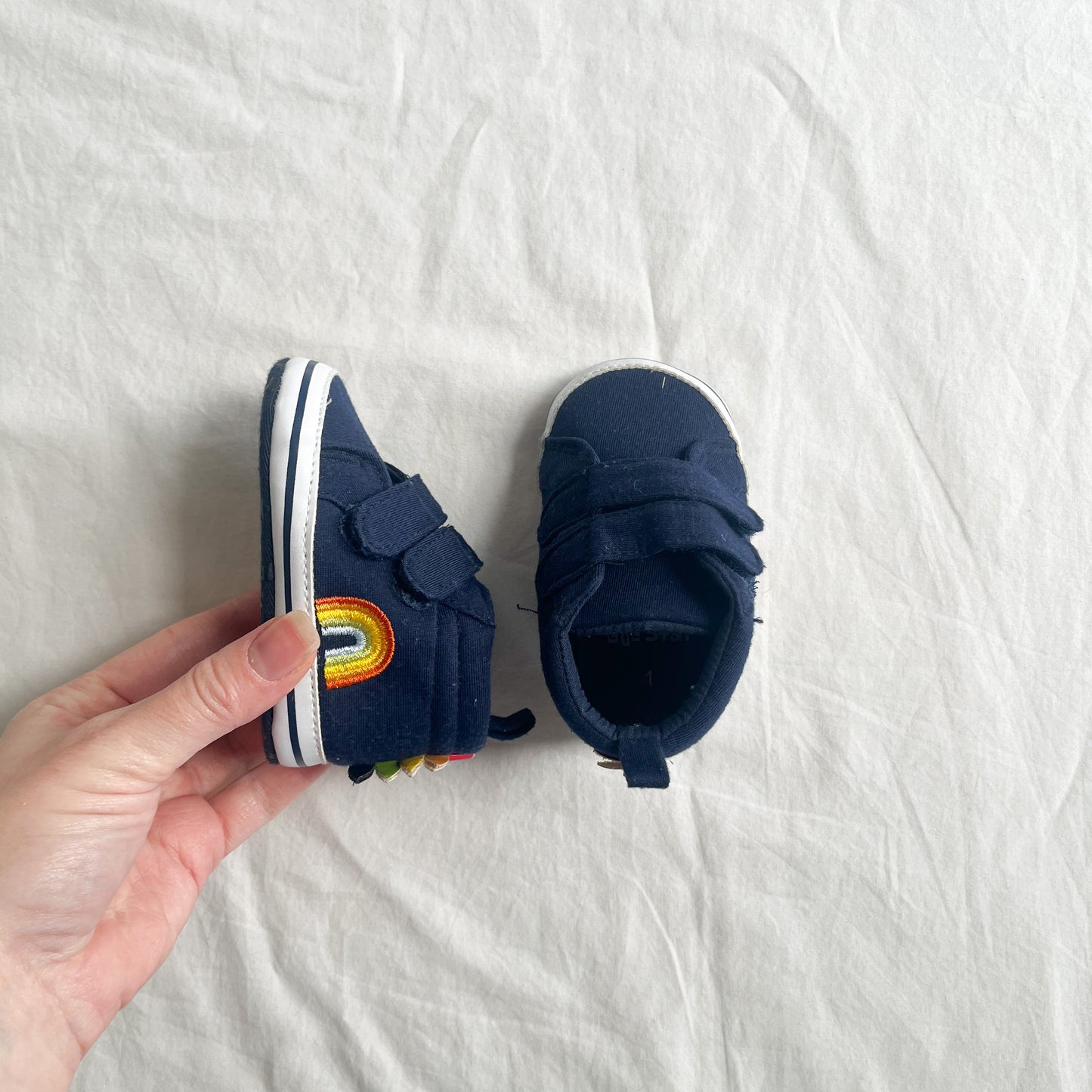 Navy sneakers, US 1 (aprox 0-6m)