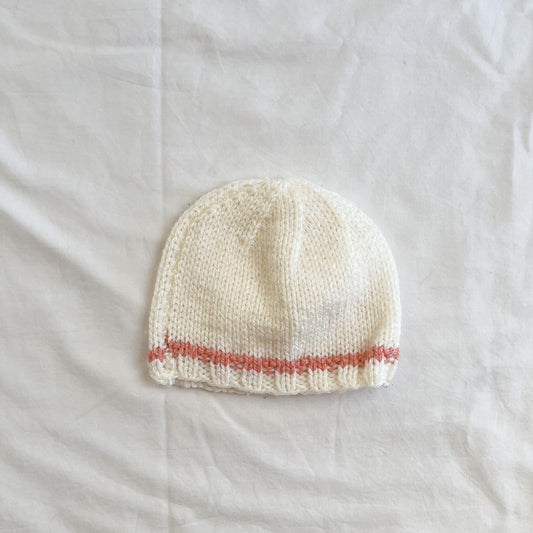 Hand knit beanie, aprox 0-12m