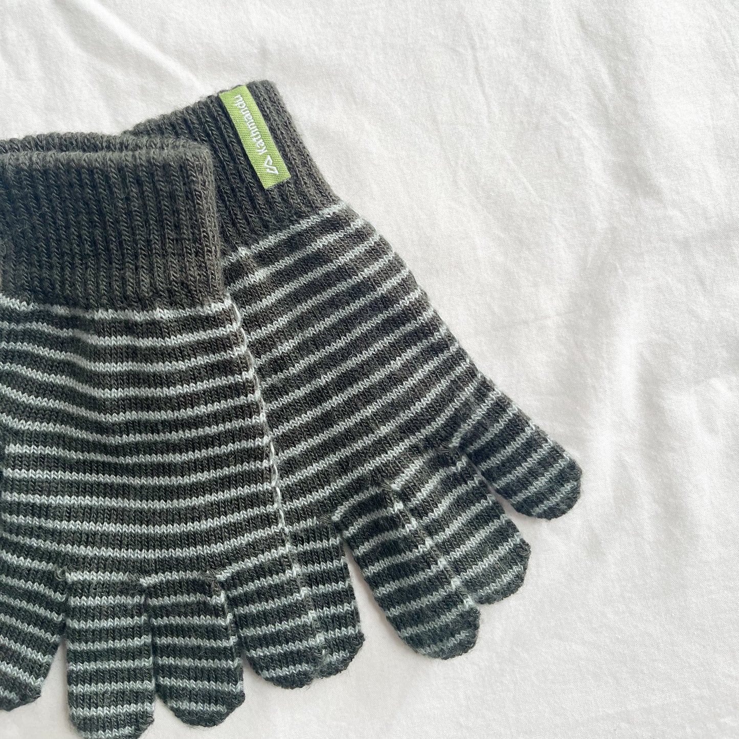 Kathmandu gloves, size S/M (size 4-8)