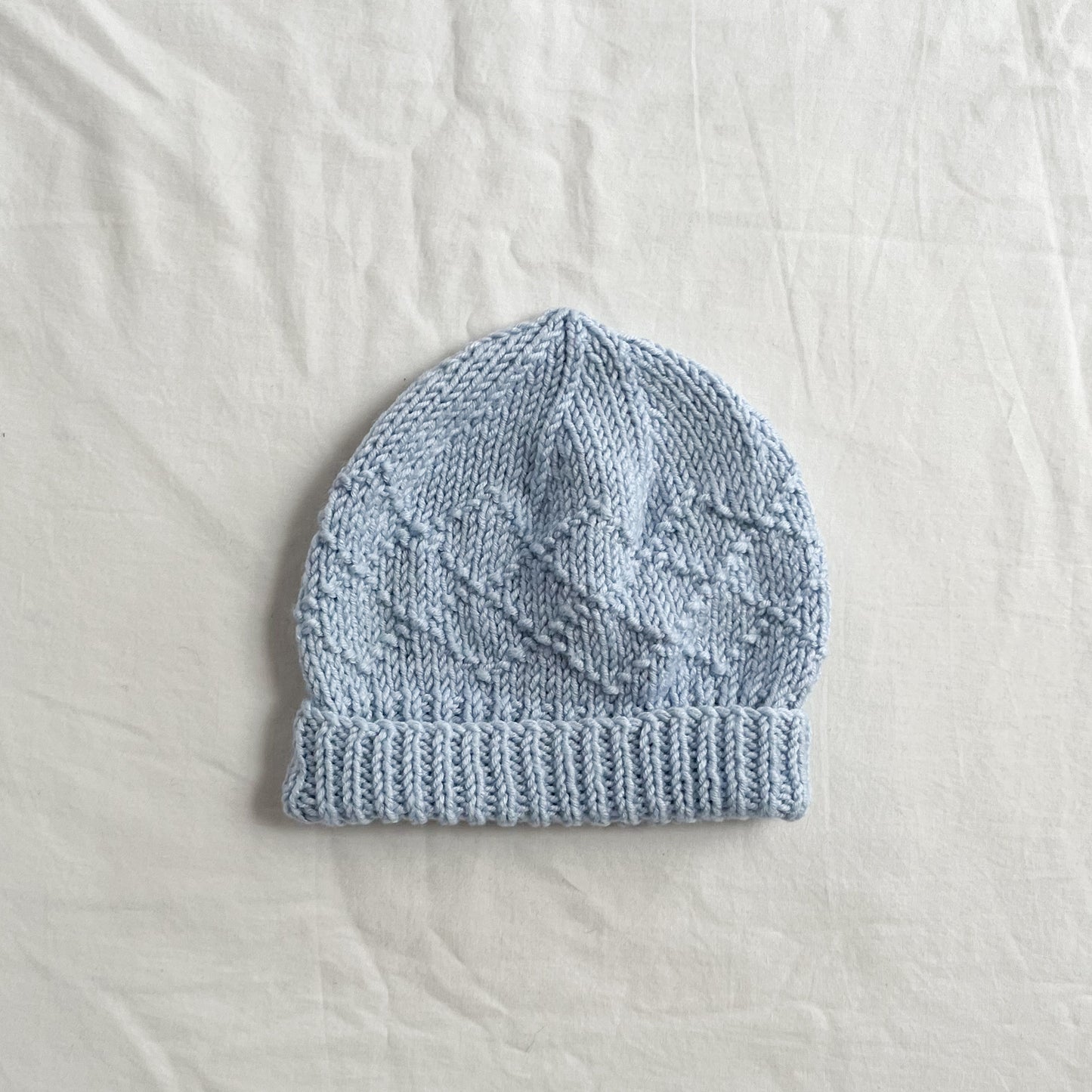 Hand knit beanie, aprox 0-1