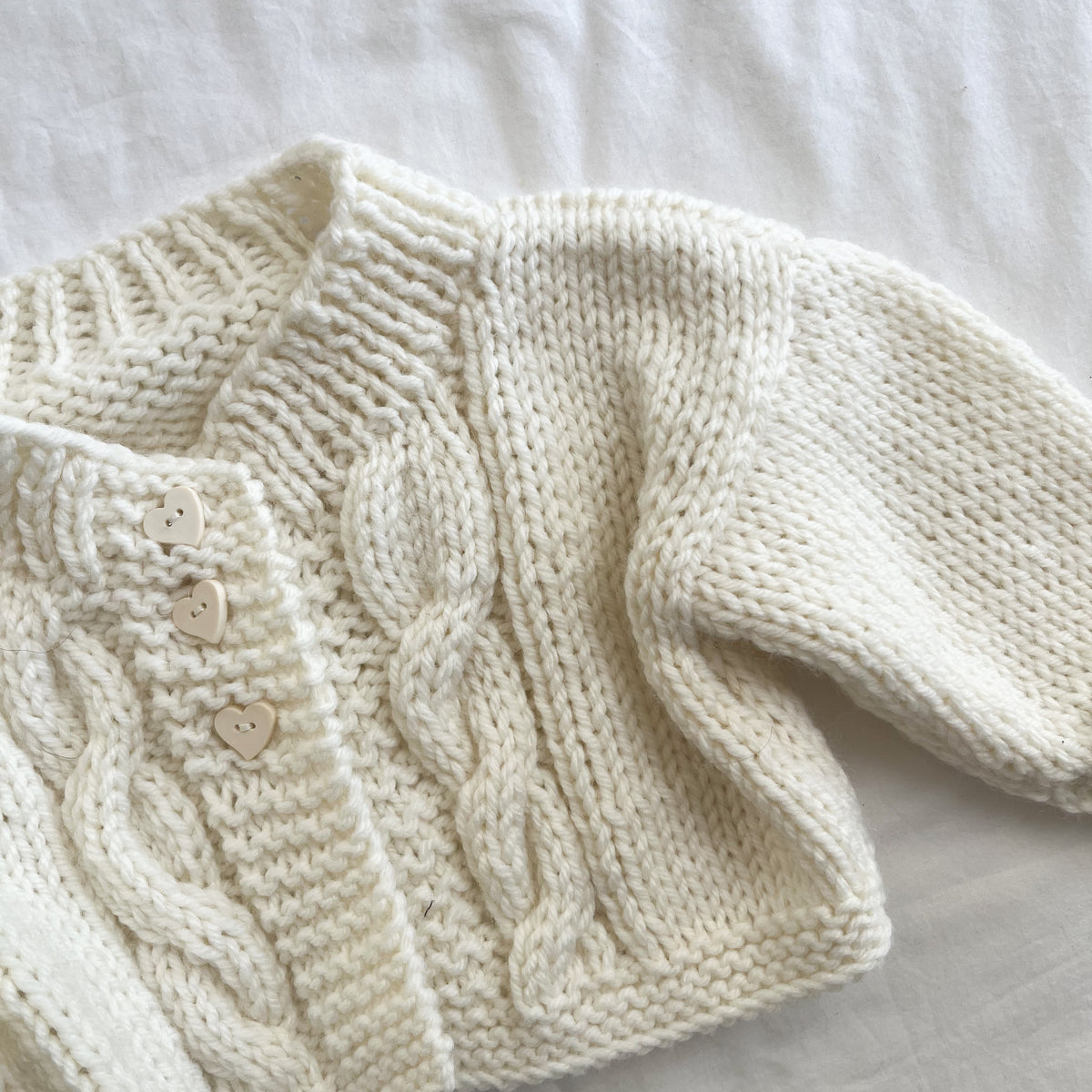 Handknit cardi, aprox 0-6m