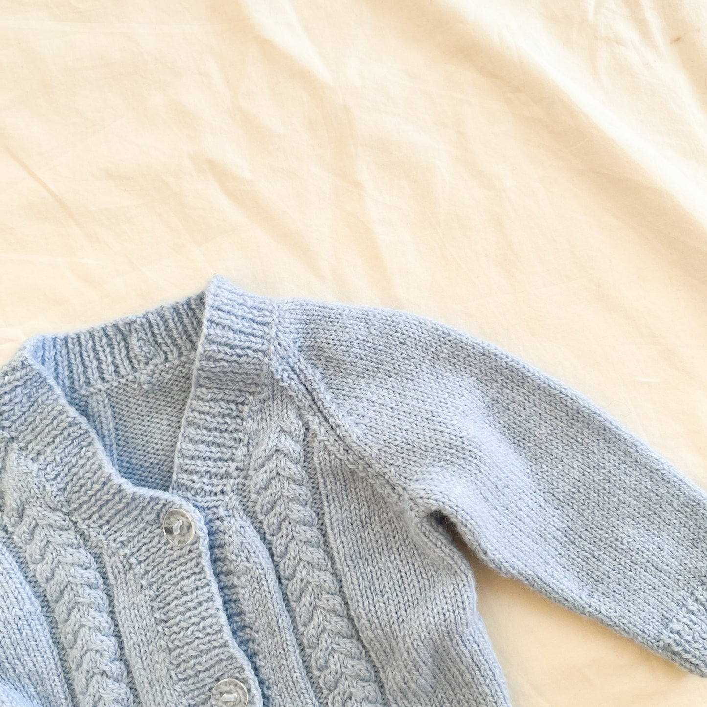Handknit cardi, aprox 3-6m
